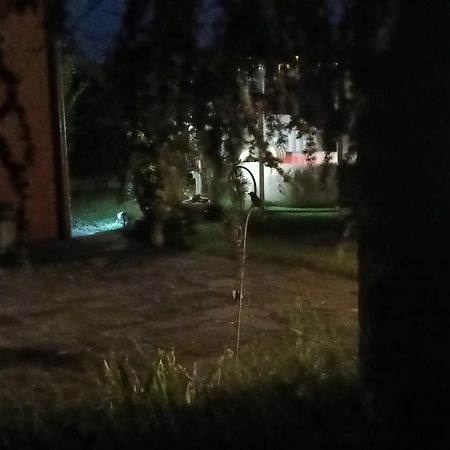 Apartamento Il Borgo Dei Pini Vinci Exterior foto