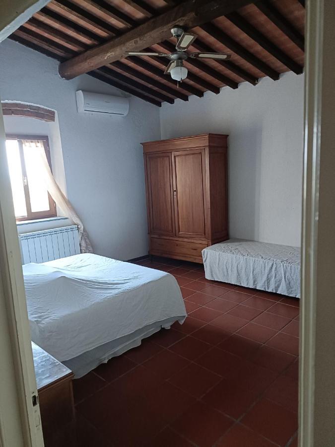 Apartamento Il Borgo Dei Pini Vinci Exterior foto