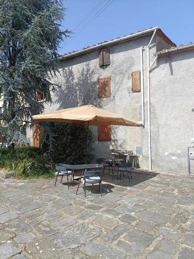 Apartamento Il Borgo Dei Pini Vinci Exterior foto