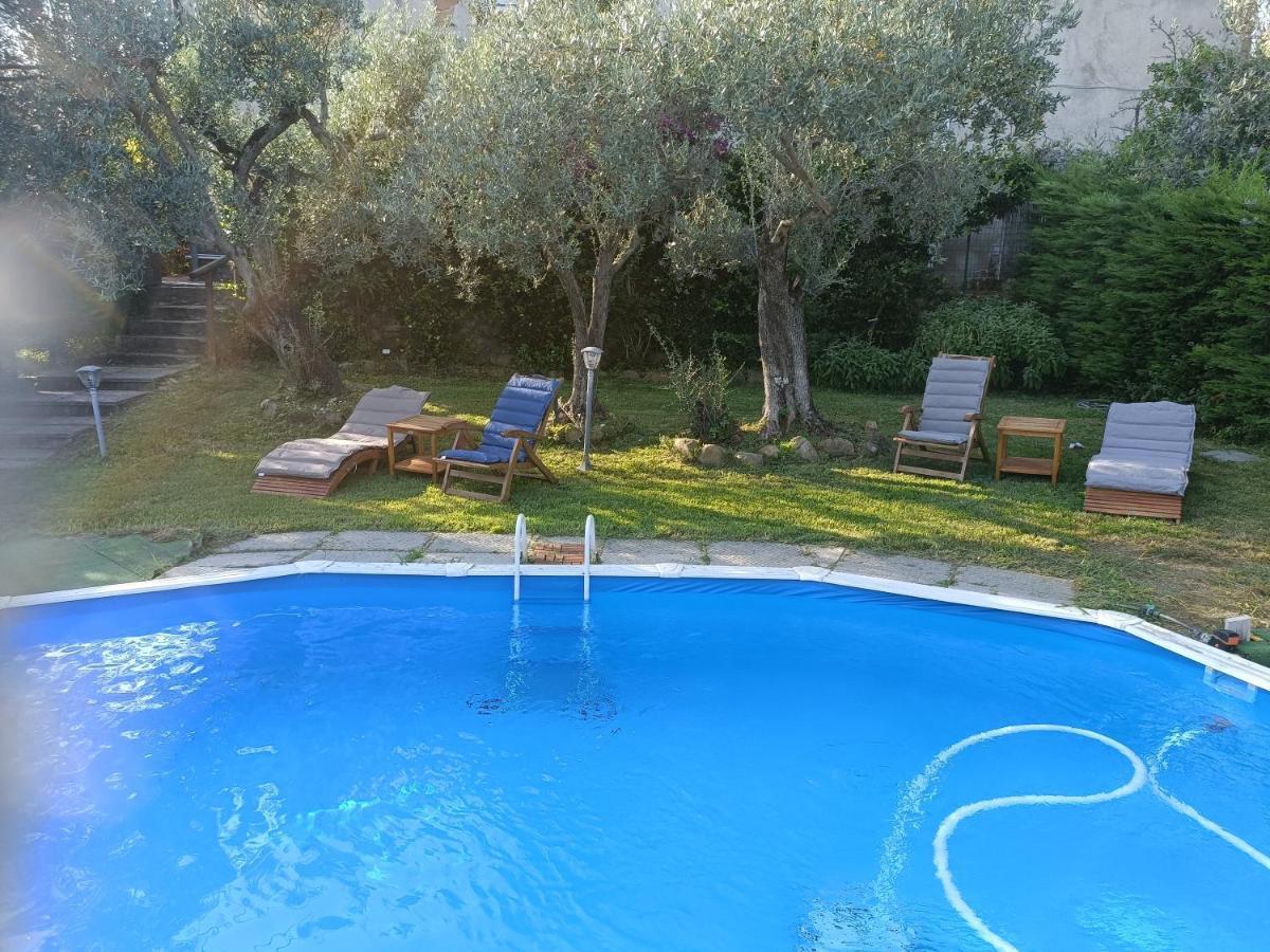 Apartamento Il Borgo Dei Pini Vinci Exterior foto