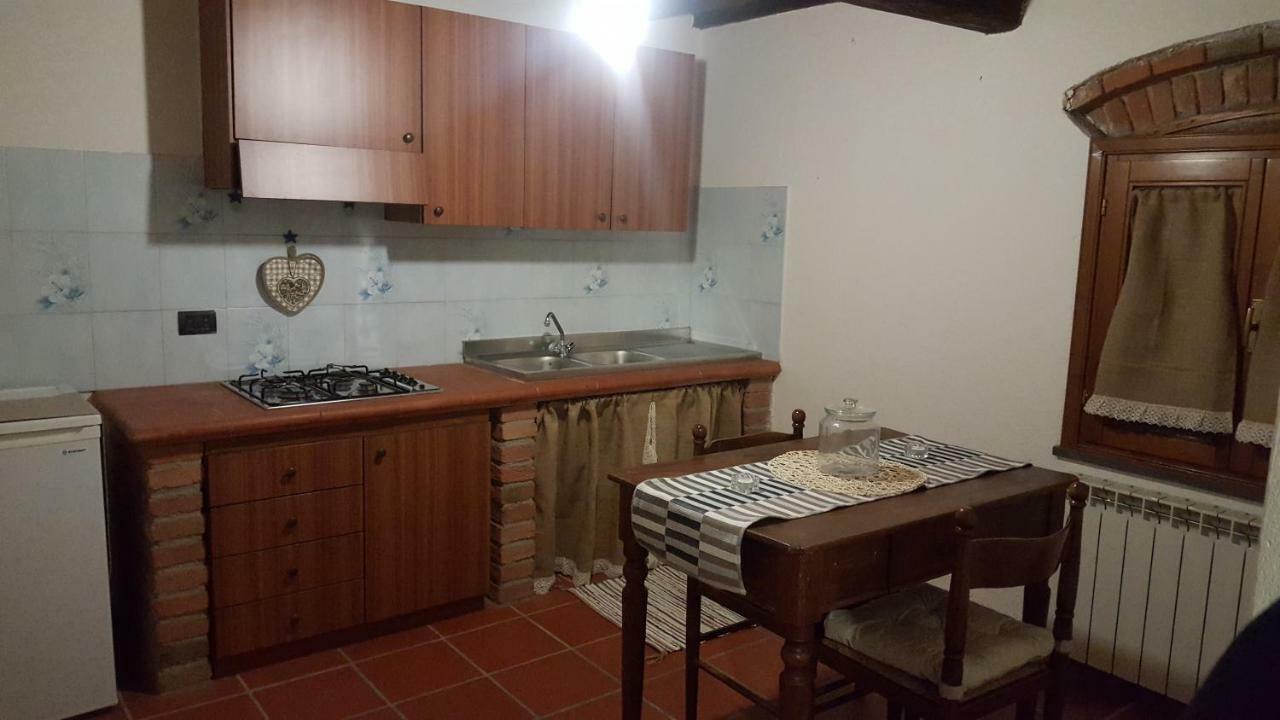 Apartamento Il Borgo Dei Pini Vinci Exterior foto