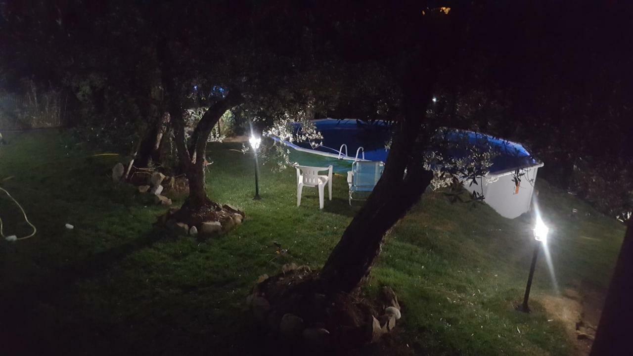 Apartamento Il Borgo Dei Pini Vinci Exterior foto