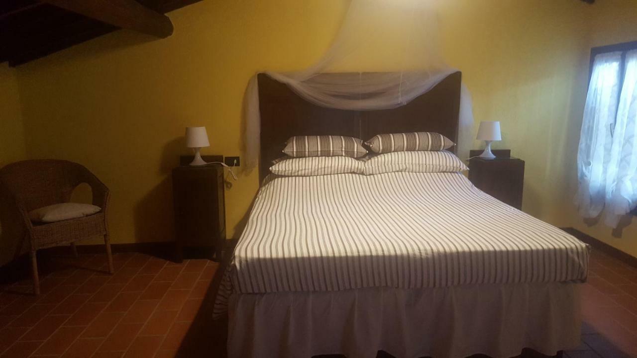 Apartamento Il Borgo Dei Pini Vinci Exterior foto