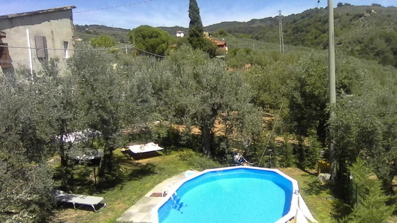 Apartamento Il Borgo Dei Pini Vinci Exterior foto