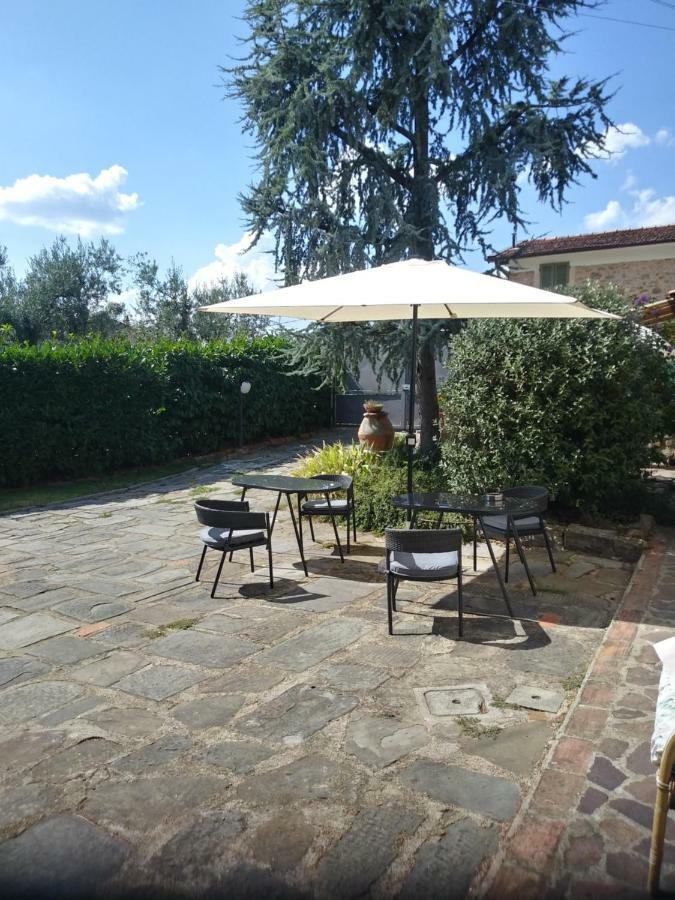 Apartamento Il Borgo Dei Pini Vinci Exterior foto