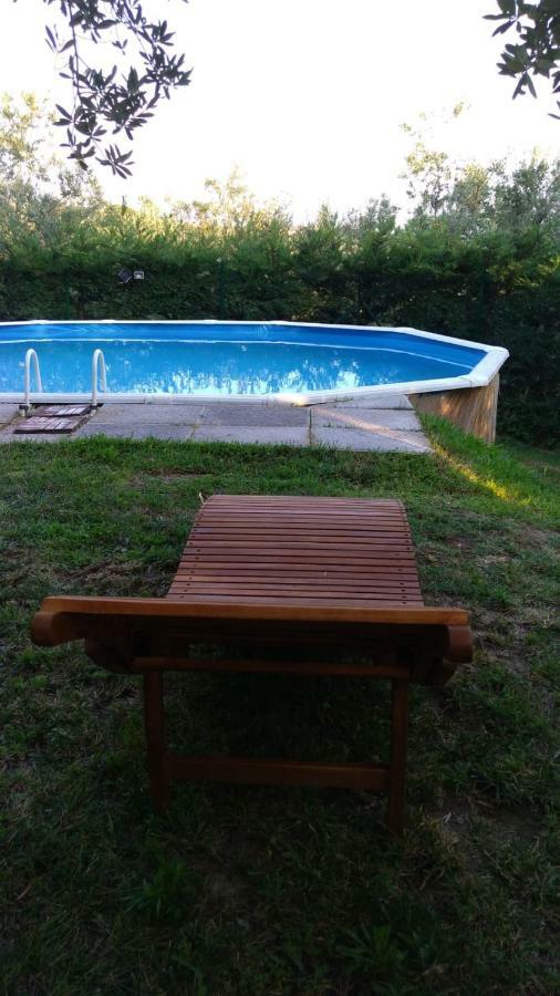 Apartamento Il Borgo Dei Pini Vinci Exterior foto